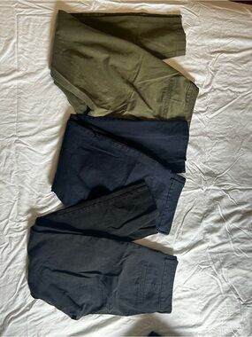 THREE PAIRS Old Navy Women's Cropped Pants Trio in Olive, Navy & Black